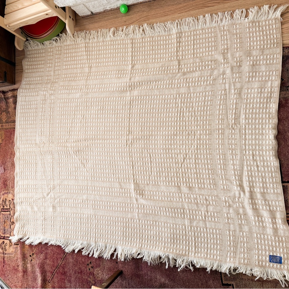 Vintage Pendleton Woolen Mills woven throw blanket in cream and tan